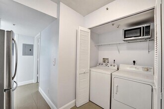 1450 SE 3rd Ave, Unit 305 in Dania Beach, FL - Foto de edificio - Building Photo