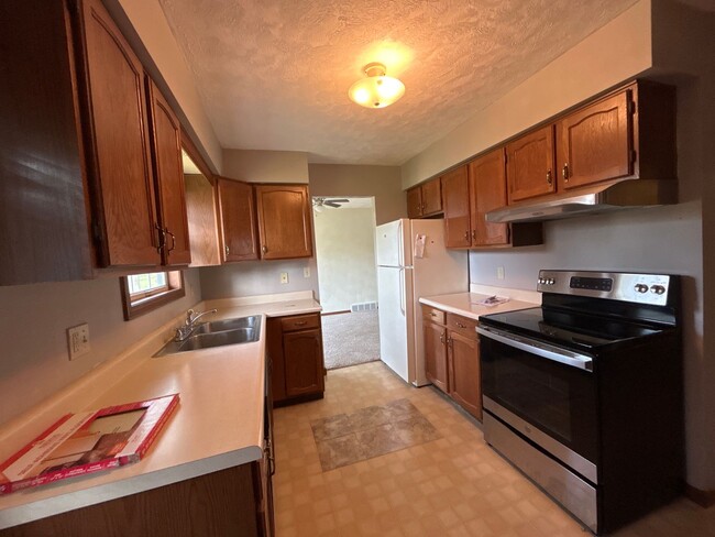 property at 1301-1303 E Congress St