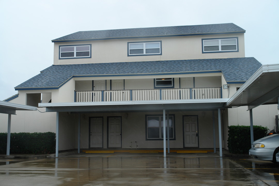 Shuffleboard Condominiums in Corpus Christi, TX - Building Photo