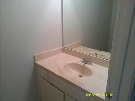 5810 Twisted Pine Ct in Houston, TX - Building Photo