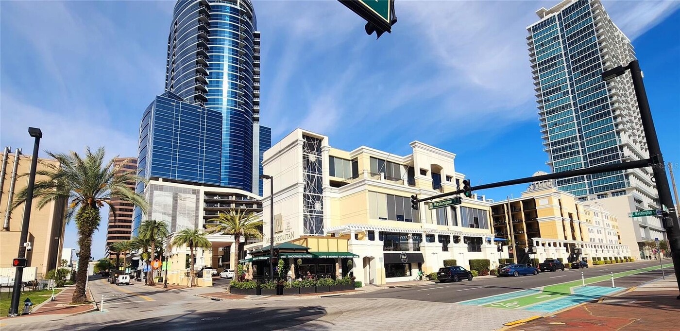 151 E Washington St in Orlando, FL - Building Photo