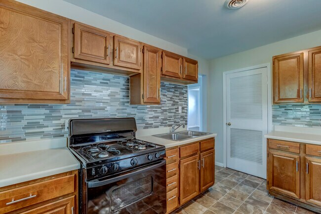 11118 Jewett Ave in Warren, MI - Building Photo - Building Photo