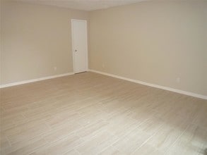 3809 N Braeswood Blvd-Unit -6 in Houston, TX - Building Photo - Building Photo