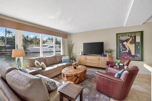 180 Isle of Venice Dr, Unit 121 in Fort Lauderdale, FL - Building Photo