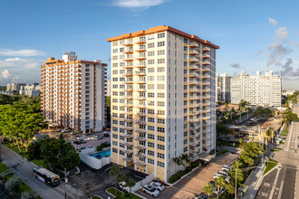 Carlton Tower in Fort Lauderdale, FL - Building Photo - Primary Photo