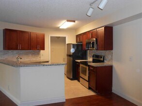 9999 Summerbreeze Dr, Unit 1008 in Sunrise, FL - Building Photo - Building Photo