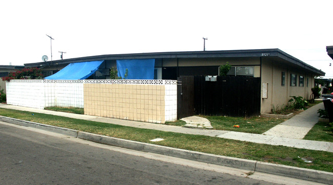 8921 Pacific Ave in Anaheim, CA - Building Photo - Building Photo