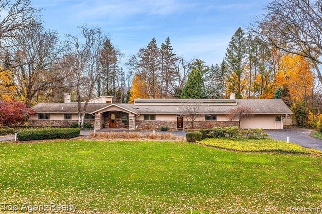 5760 Snowshoe Cir, Unit 304 in Bloomfield Hills, MI - Building Photo - Building Photo