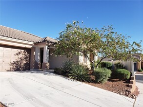 7876 Crownbeard St in Las Vegas, NV - Foto de edificio - Building Photo