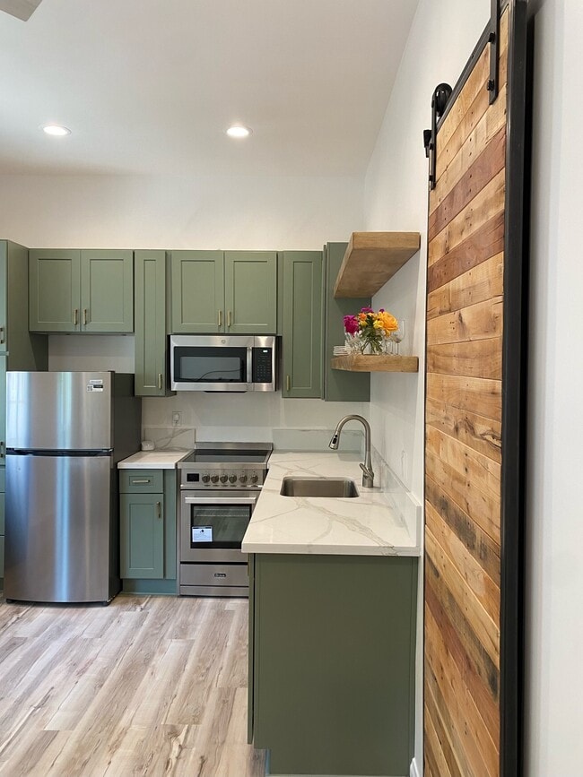 1373 Napoli St, Unit Quiet Studio in Oceanside, CA - Building Photo - Building Photo