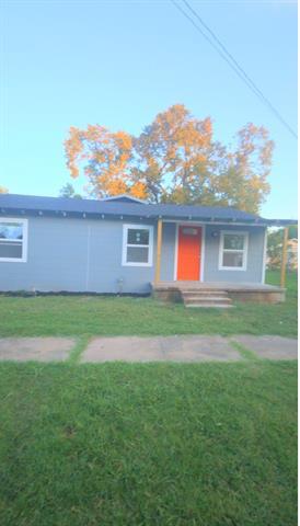 1403 E 4th Ave in Corsicana, TX - Foto de edificio