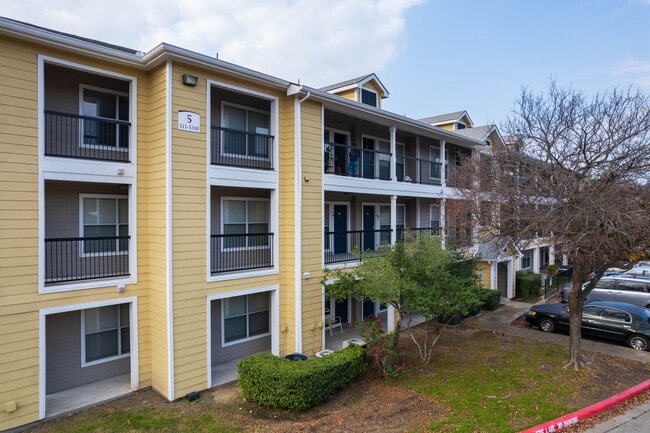 Village at Collinwood in Austin, TX - Foto de edificio - Building Photo