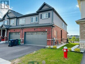 35 Brixham Ln in Brampton, ON - Building Photo - Building Photo