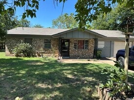 1600 SE 23rd Ave in Mineral Wells, TX - Building Photo