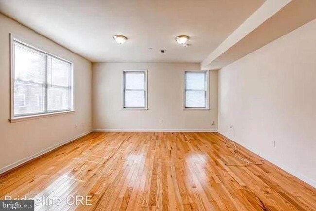 2400 W Thompson St in Philadelphia, PA - Building Photo - Building Photo