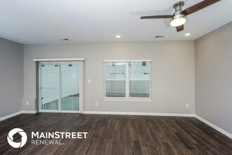 2062 N Sarah Dr in Jeffersonville, IN - Foto de edificio - Building Photo