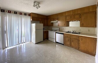 4801 Rainbow Cir, Unit 2 in Killeen, TX - Foto de edificio - Building Photo