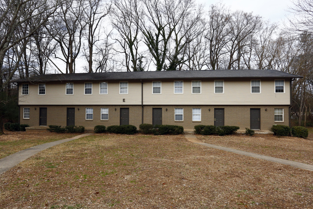 Highland Village Apartments in Clarkston, GA - Building Photo