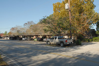 2104 James Bowie Dr in Baytown, TX - Foto de edificio - Building Photo