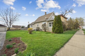 906 State St in Lemont, IL - Building Photo - Building Photo