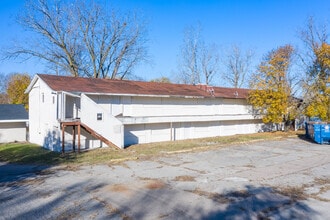 Lakeside Apartments in Flint, MI - Building Photo - Building Photo