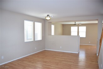 492 Lacabana Beach Dr in Las Vegas, NV - Building Photo - Building Photo