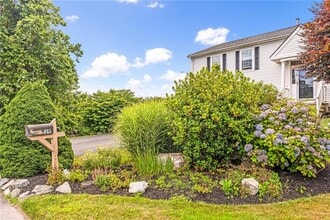 39 President Dr in Narragansett, RI - Building Photo - Building Photo