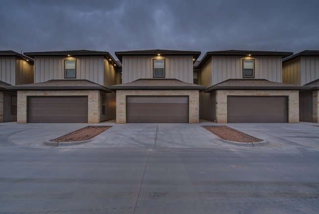 West End Townhomes in Lubbock, TX - Building Photo - Building Photo