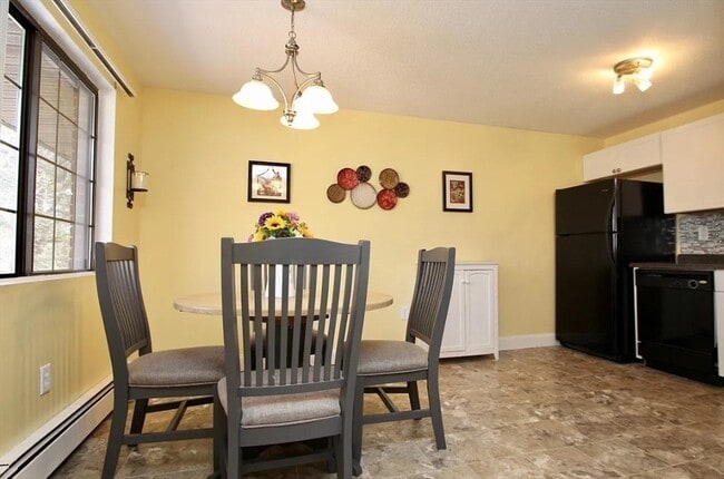 2200 Skyline Dr in Lowell, MA - Building Photo - Building Photo