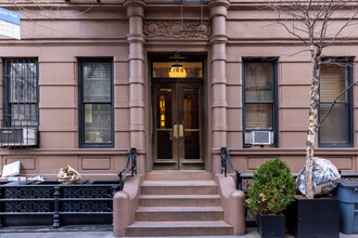 8 Bethune St in New York, NY - Building Photo - Building Photo