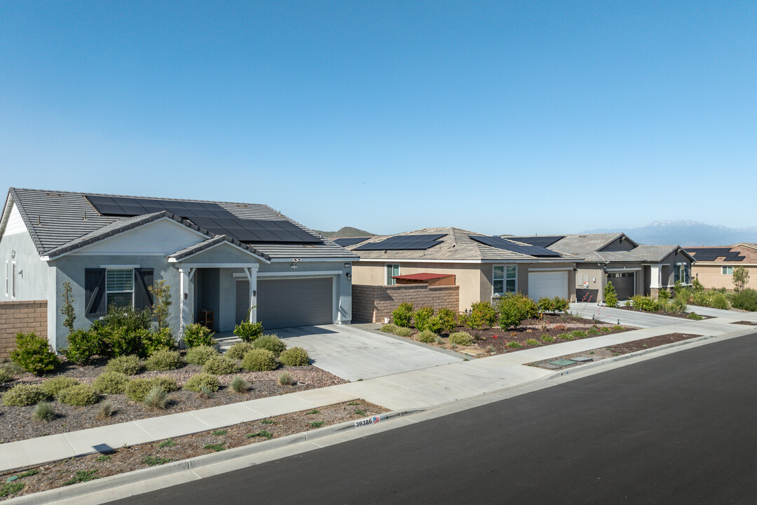 32336 Parker St in Menifee, CA - Foto de edificio