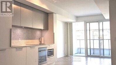 85-685 Wood St in Toronto, ON - Building Photo - Building Photo