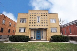6842 Montgomery Rd, Unit 6 in Cincinnati, OH - Building Photo