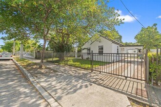 4430 NW 1st Ave in Miami, FL - Building Photo - Building Photo