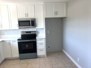 23322 Caminito Andreta in Laguna Hills, CA - Building Photo - Building Photo