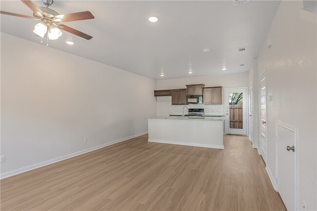 601 W 24th St, Unit 2 in Bryan, TX - Building Photo - Building Photo