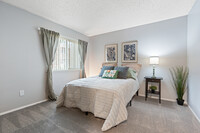 Gold Ridge Apartments in Sacramento, CA - Building Photo - Interior Photo