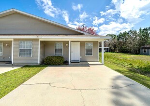 2625 Lagoon Knoll Dr in Panama City, FL - Building Photo - Building Photo