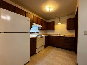 684 Dutchman Dr, Unit 684 in Chippewa Falls, WI - Building Photo - Building Photo