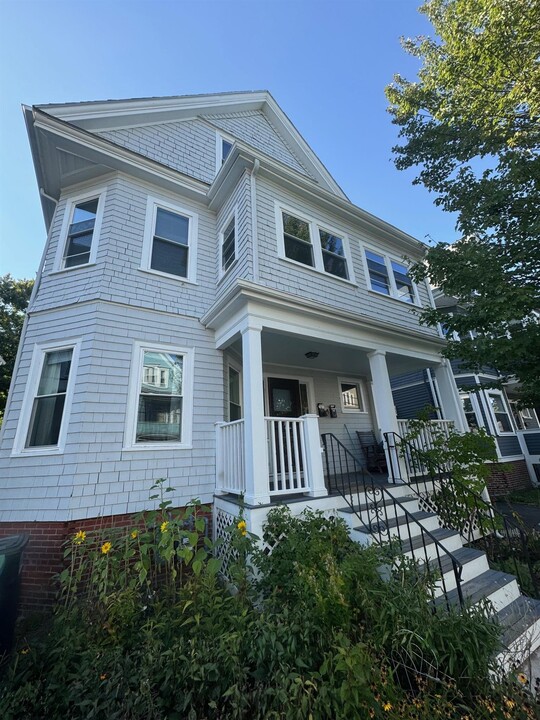 15 Bay State Ave, Unit 2 in Somerville, MA - Foto de edificio