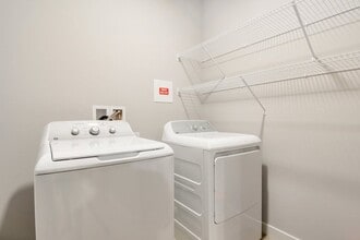 230 Aurora Cres in Kelowna, BC - Building Photo - Building Photo