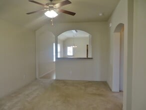 121 Soapstone Dr in Jarrell, TX - Building Photo - Building Photo