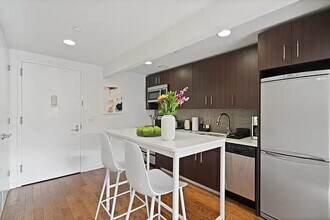 260 W 26th St in New York, NY - Building Photo - Building Photo