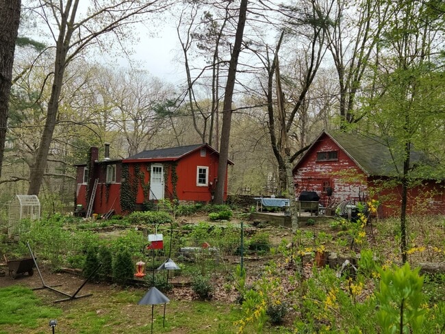 480 Maupas Rd N in Guilford, CT - Building Photo - Building Photo