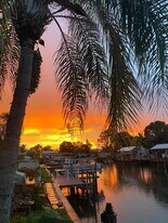 8733 Bay Pointe Dr in Tampa, FL - Building Photo