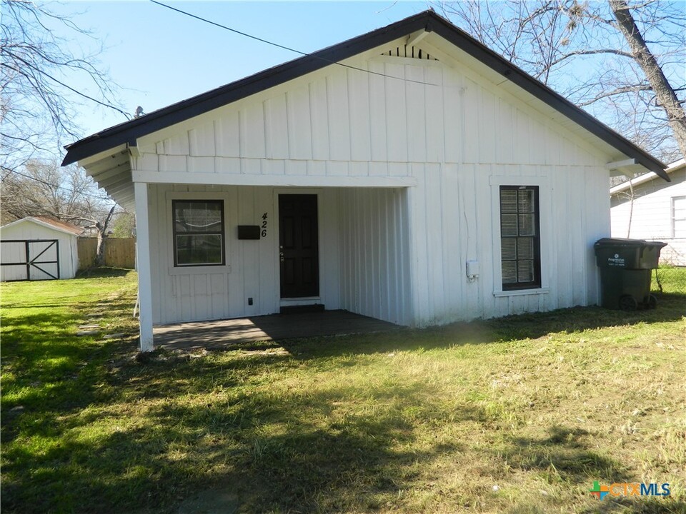 426 Aguila St in Seguin, TX - Building Photo