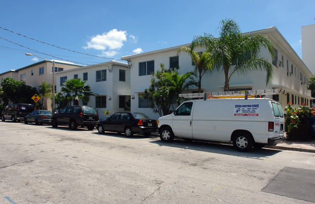 8021-8031 Abbott Ave in Miami Beach, FL - Building Photo - Building Photo