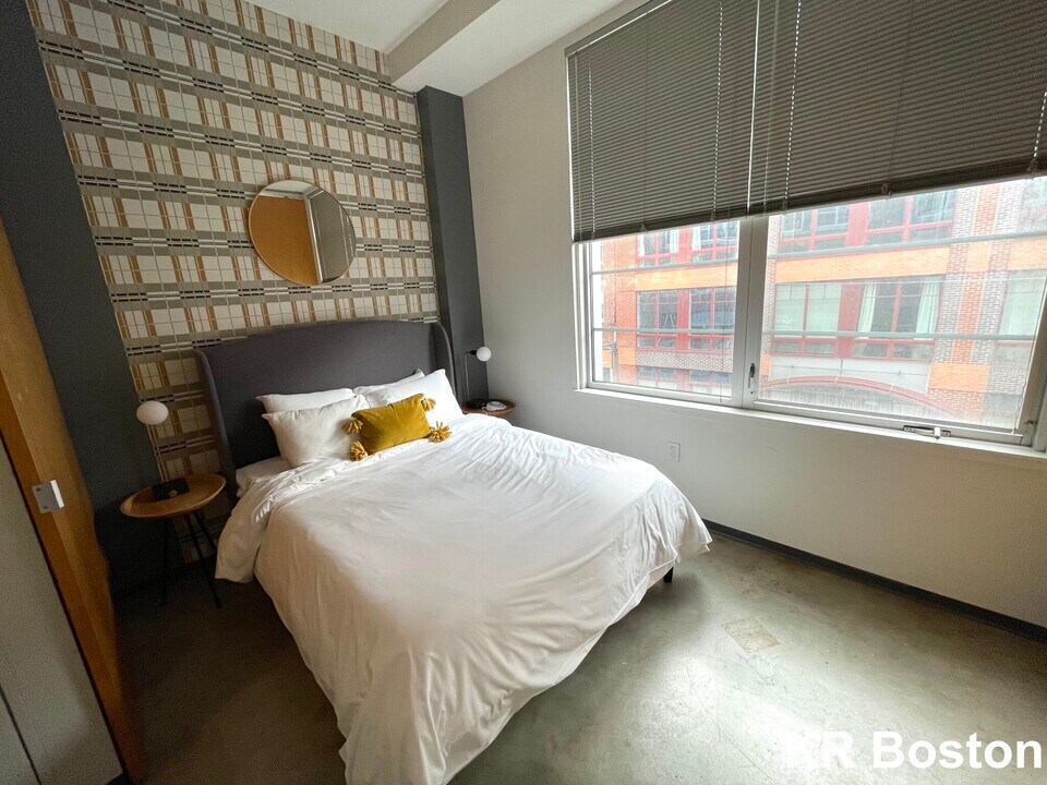 370 Harrison Ave in Boston, MA - Building Photo