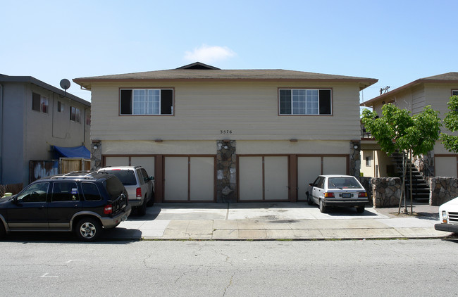 3576 Rolison Rd in Redwood City, CA - Building Photo - Building Photo