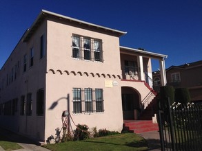 939 W 66th St in Los Angeles, CA - Building Photo - Building Photo